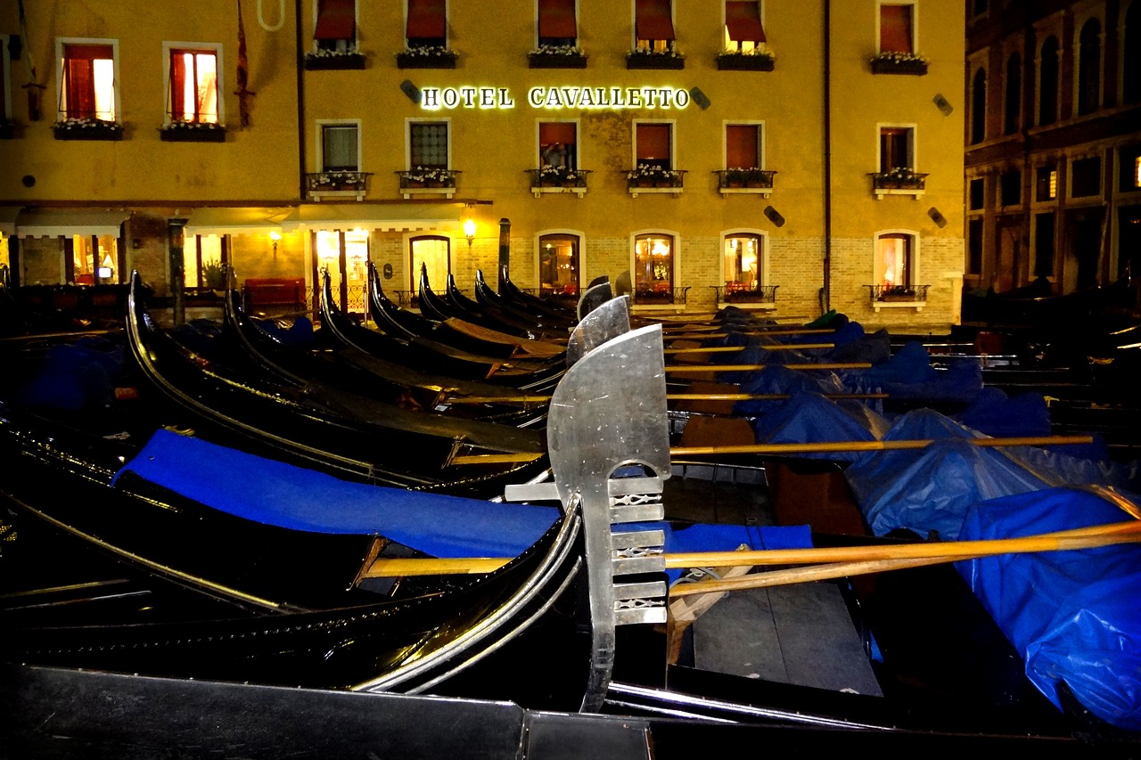 venice italy gondola's free photo