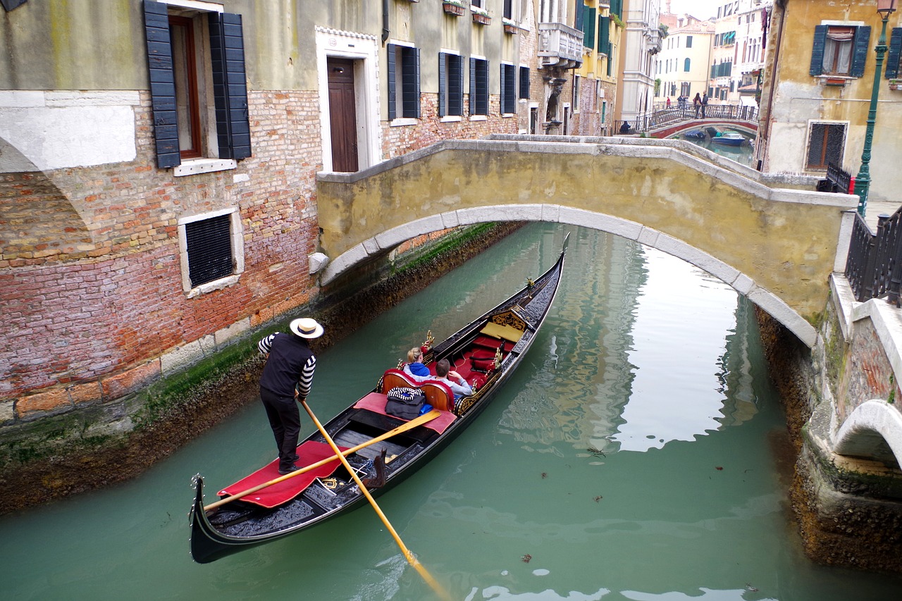 venice  gondola  gondolier free photo