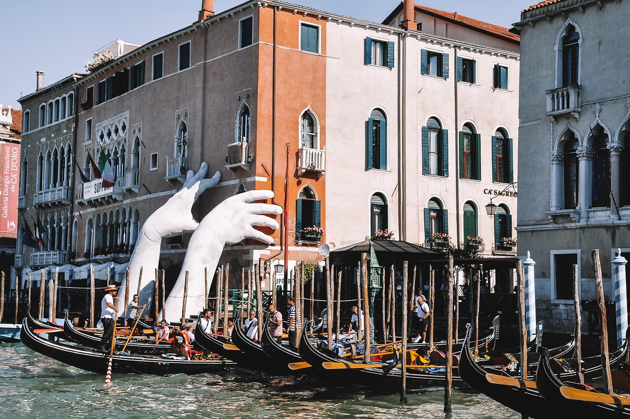 venice  italy  gondoliers free photo