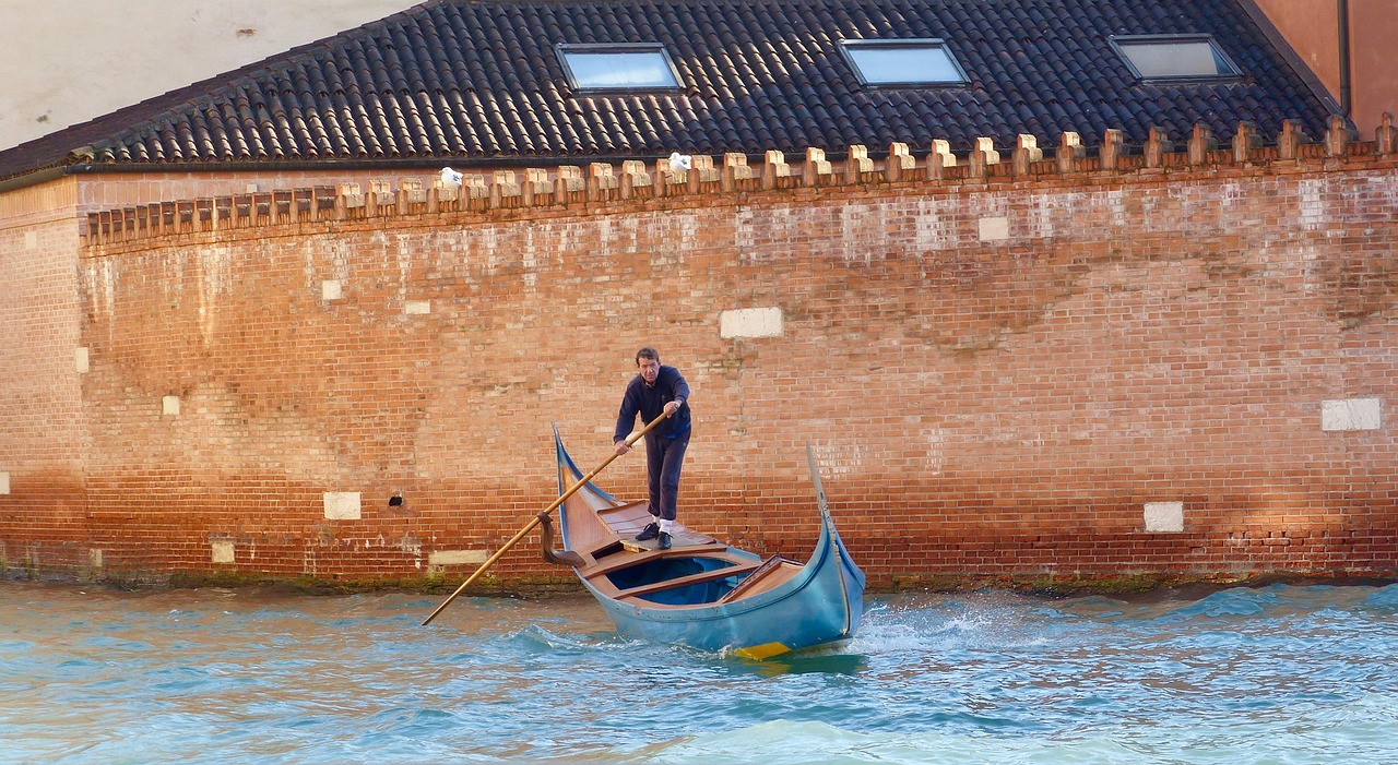 venice  romantic  gondola free photo