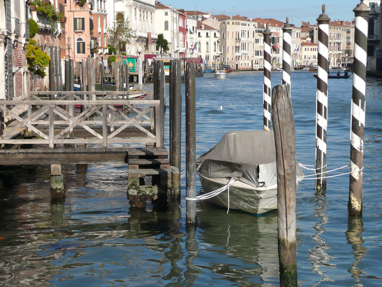 venice canal boat free photo