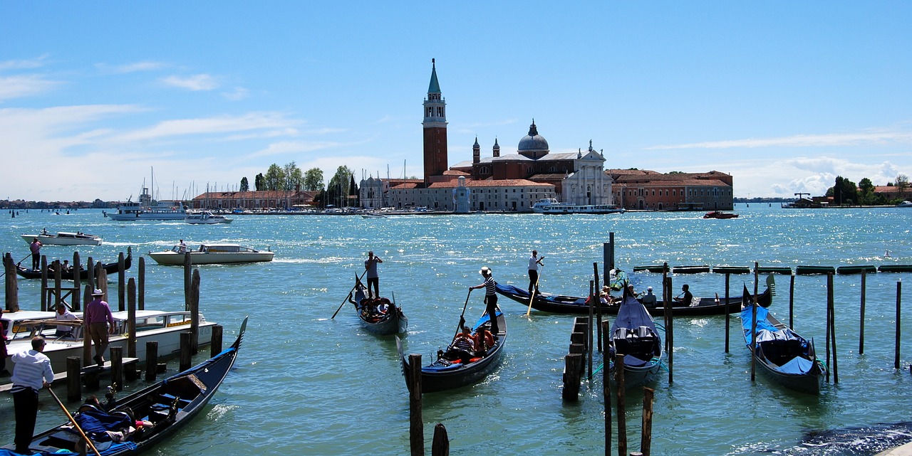 venice gondola island free photo