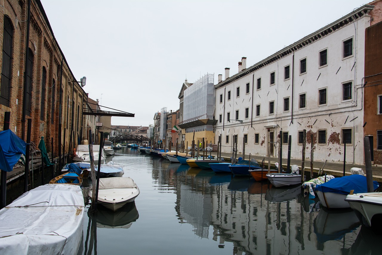 venice channel boot free photo