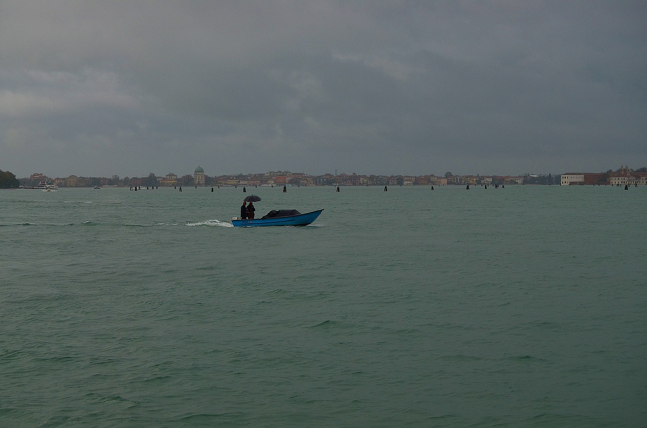 venice two in a boat boat free photo