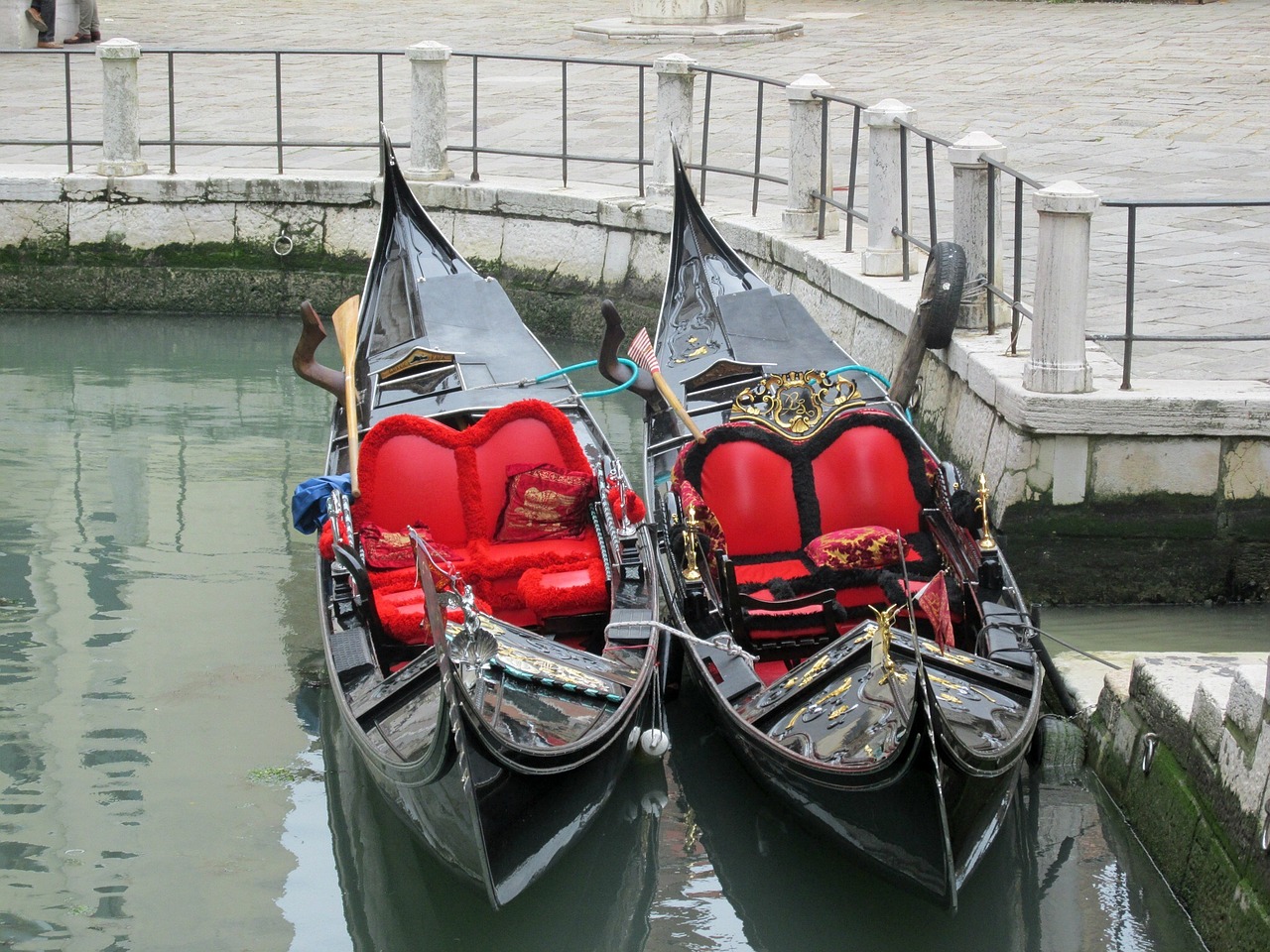 venice gondolas go free photo