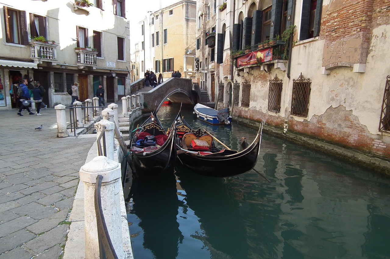 venice channel gondola free photo