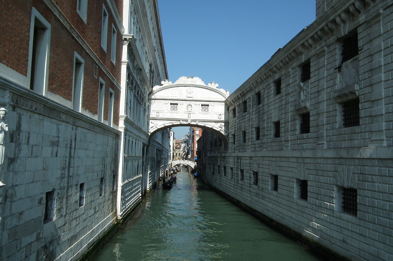 venice bridge sighs free photo