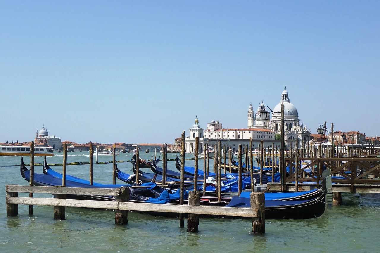 venice gondola lagoon free photo