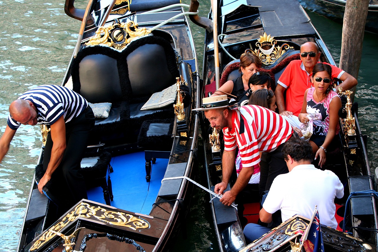 venice italy gondolas gondoliers free photo