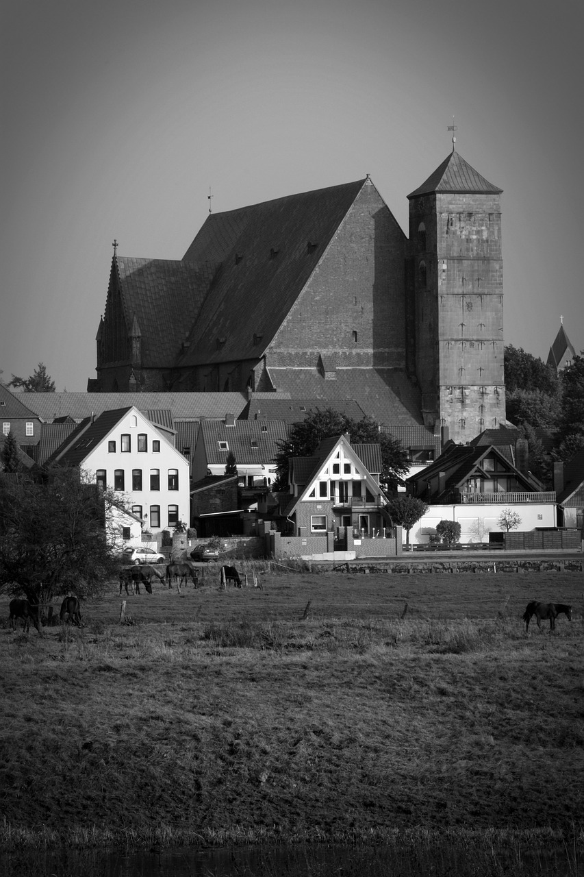 verden of all dom old town free photo