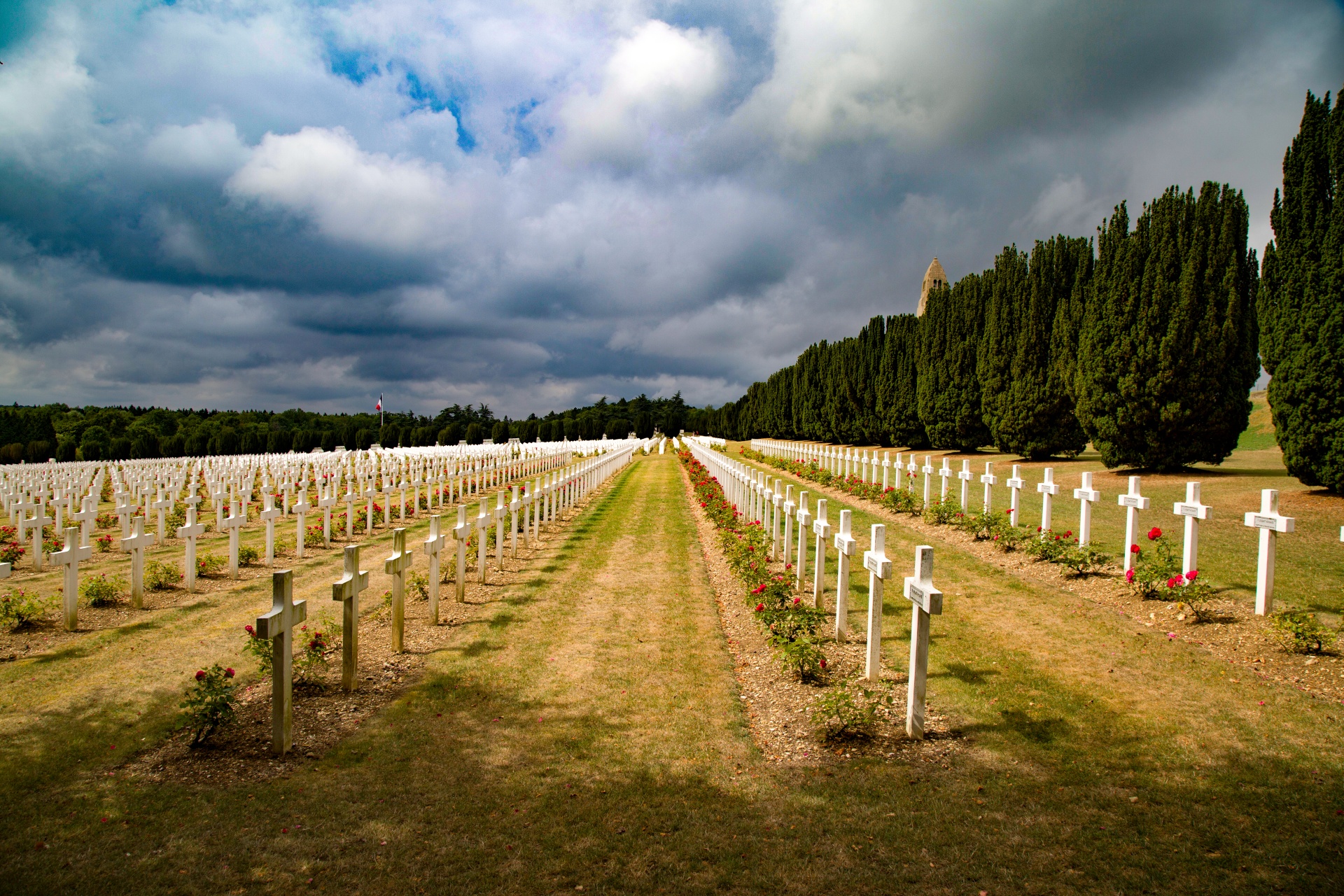 verdun tomb cemetery free photo