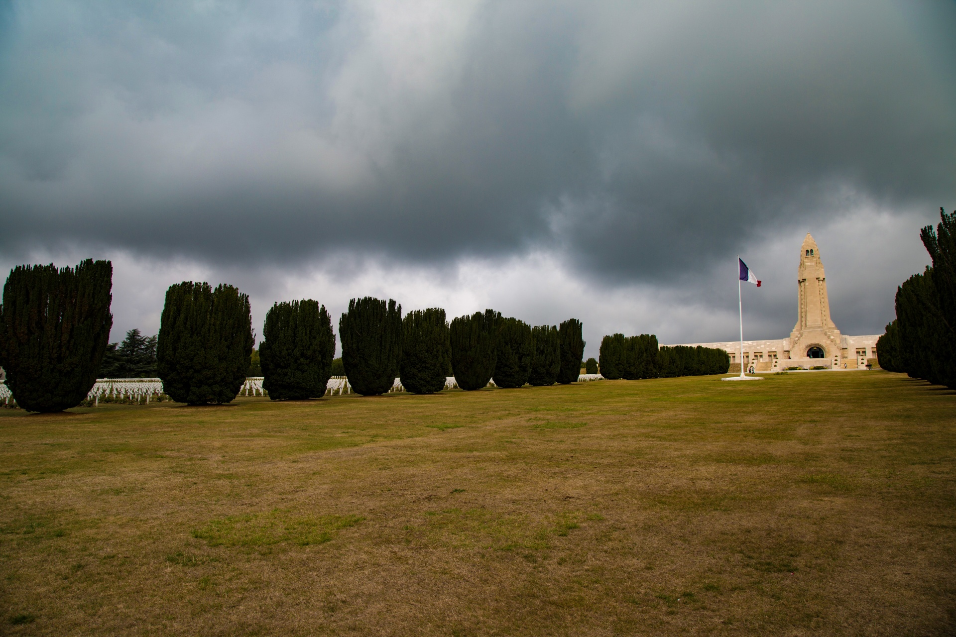 verdun tomb cemetery free photo