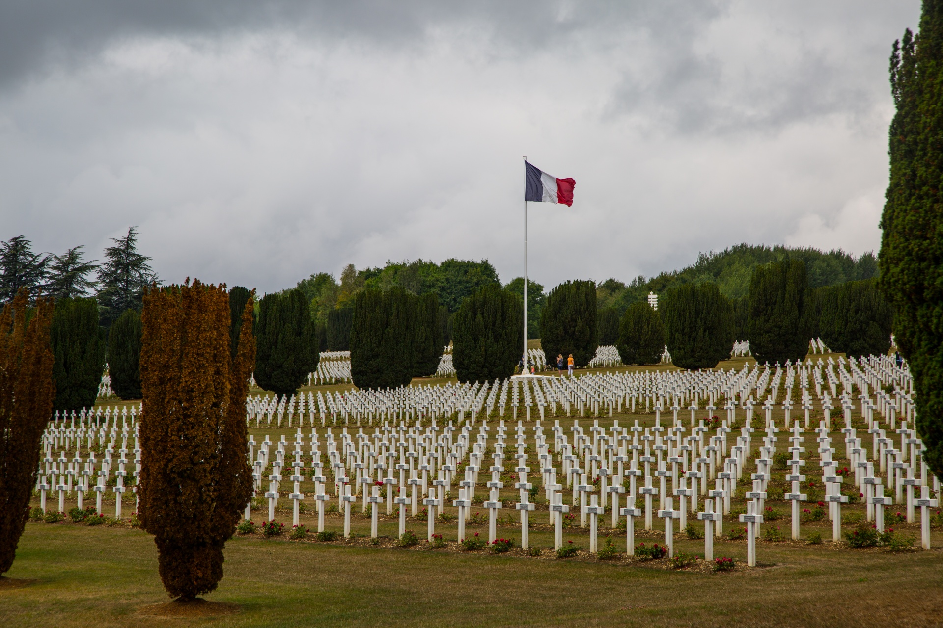 verdun tomb cemetery free photo