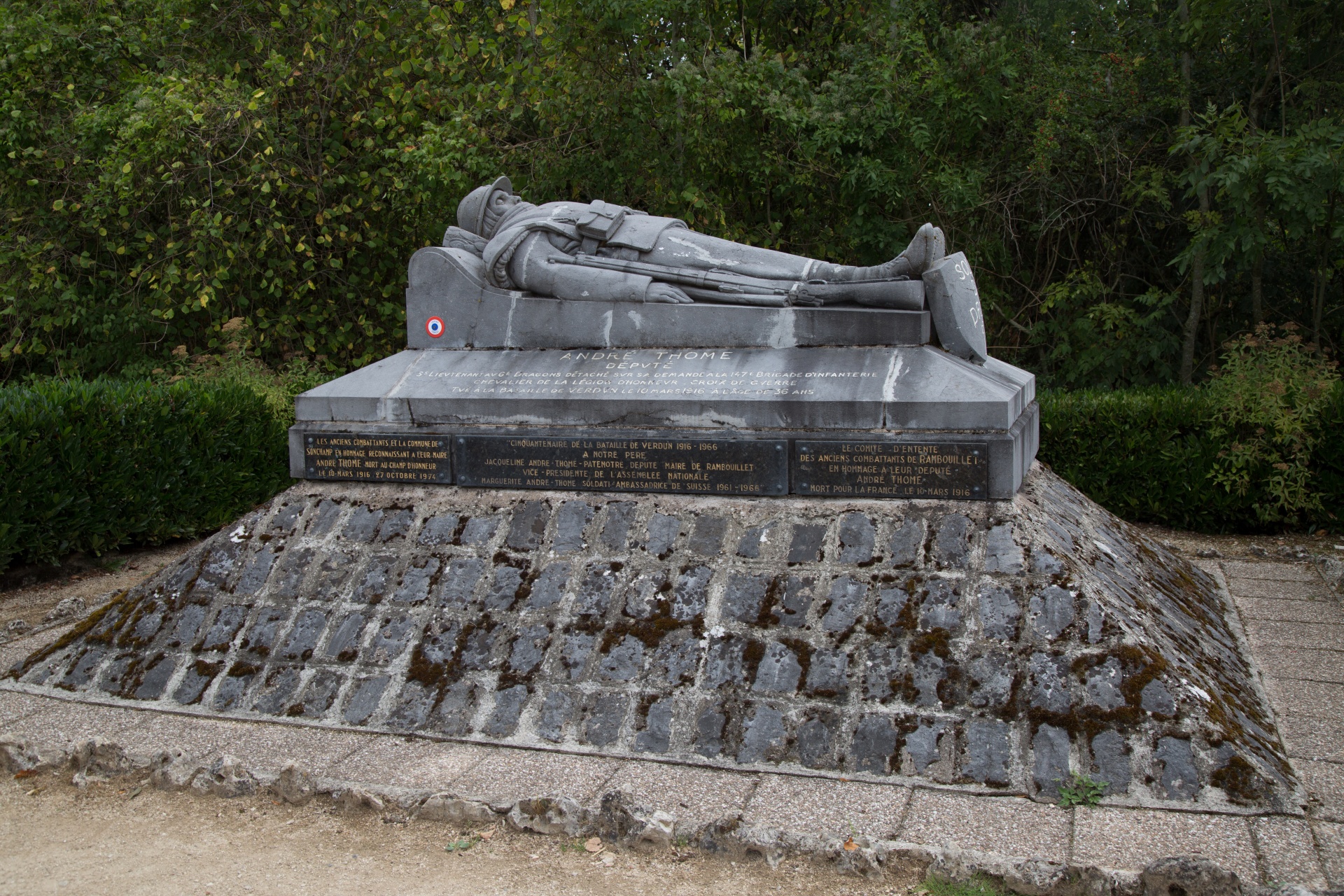 verdun tomb cemetery free photo