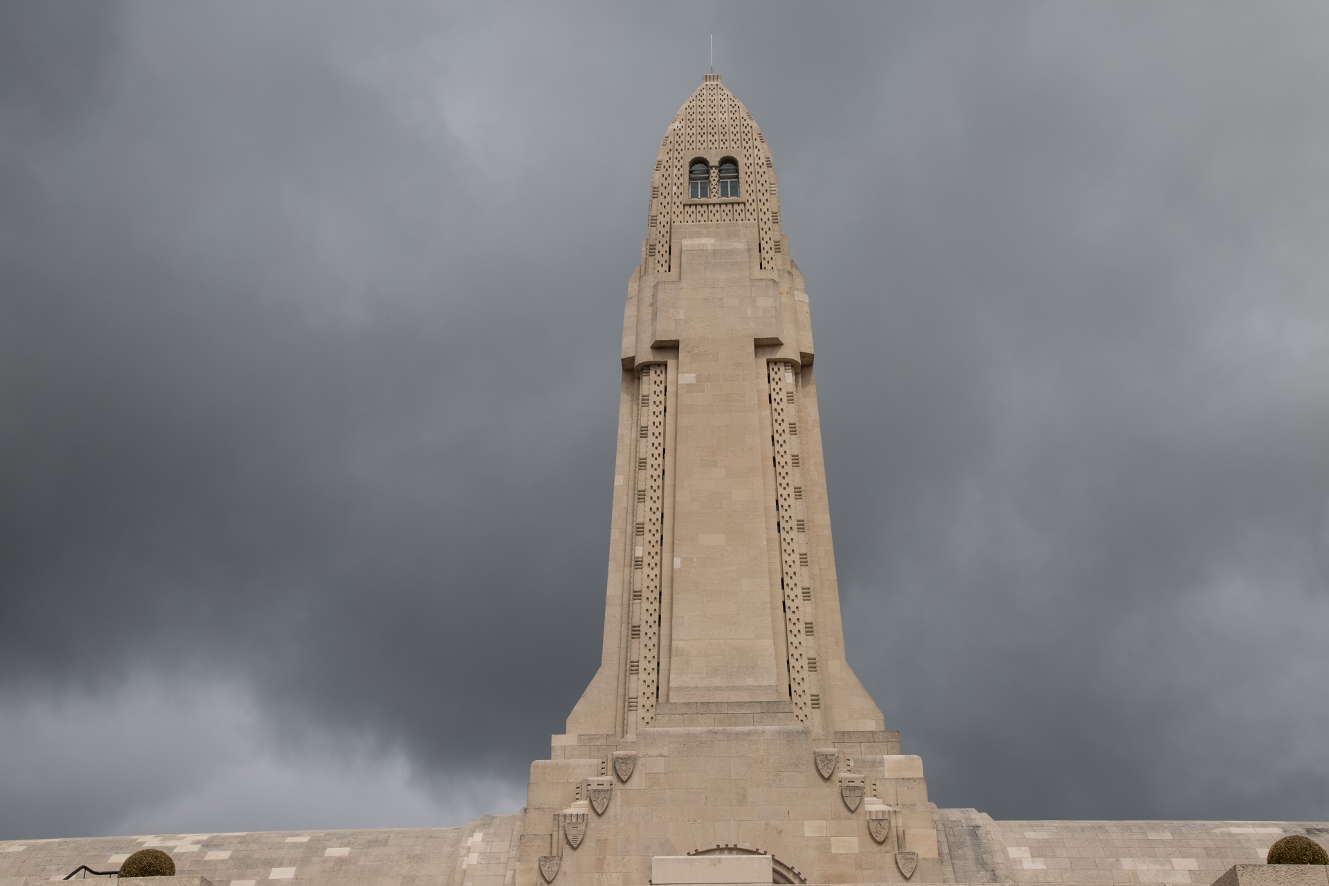 verdun tomb cemetery free photo