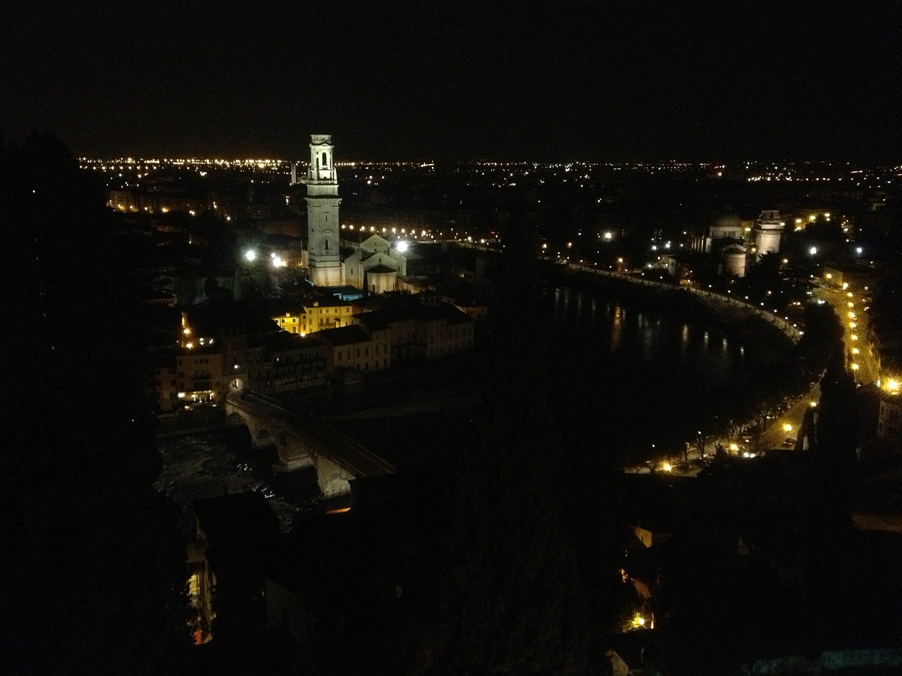 verona city night free photo