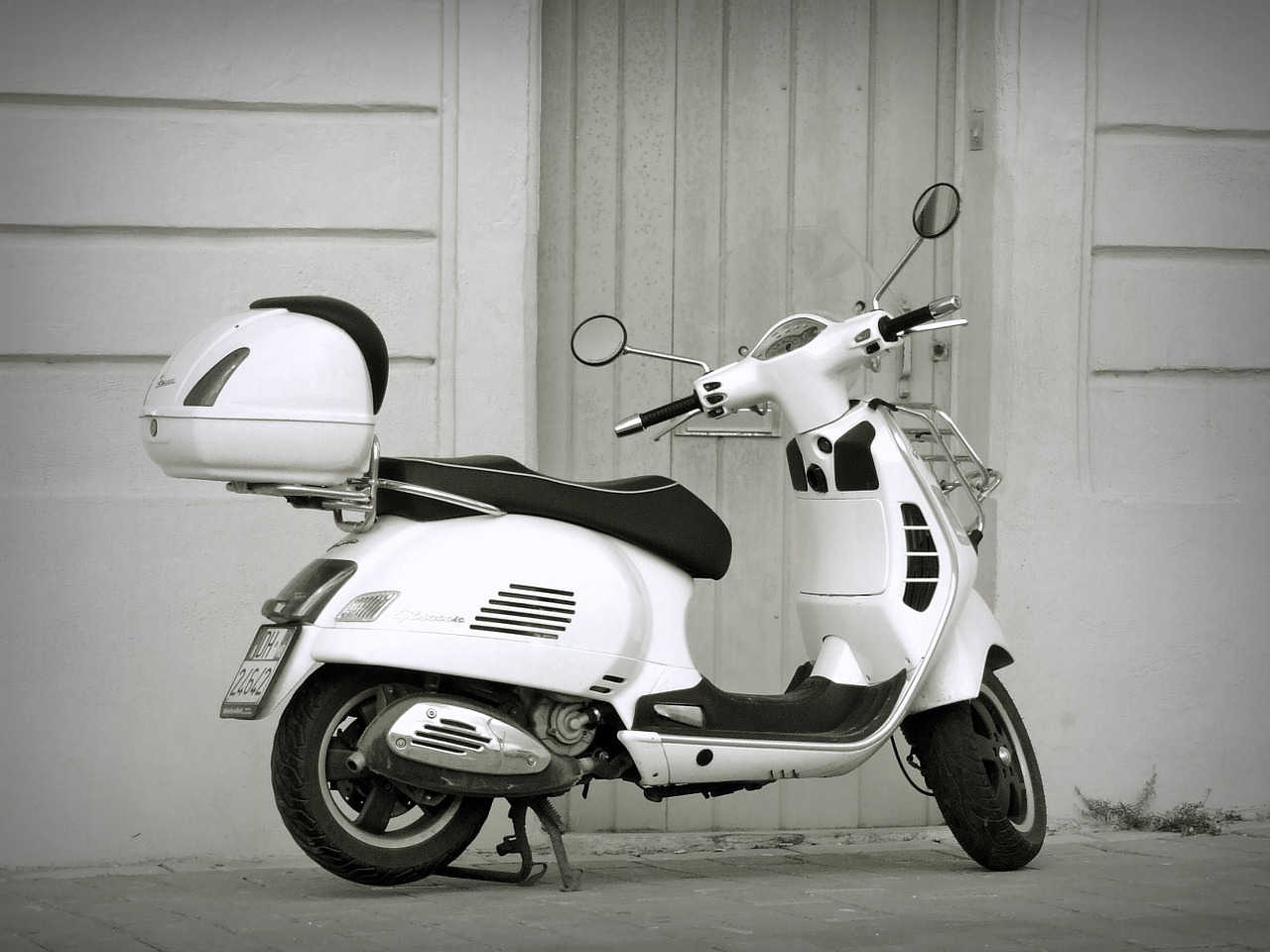vespa scooter classic free photo
