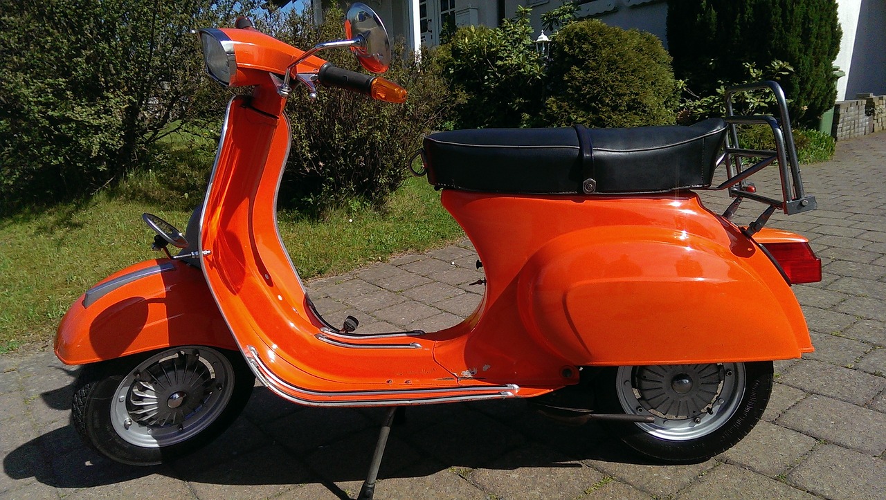 vespa 50n roller free photo