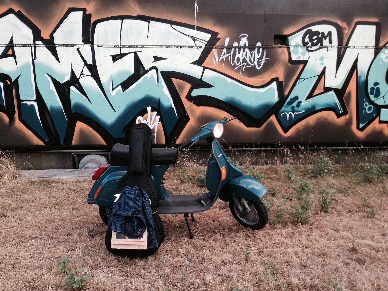 vespa graffiti rock free photo