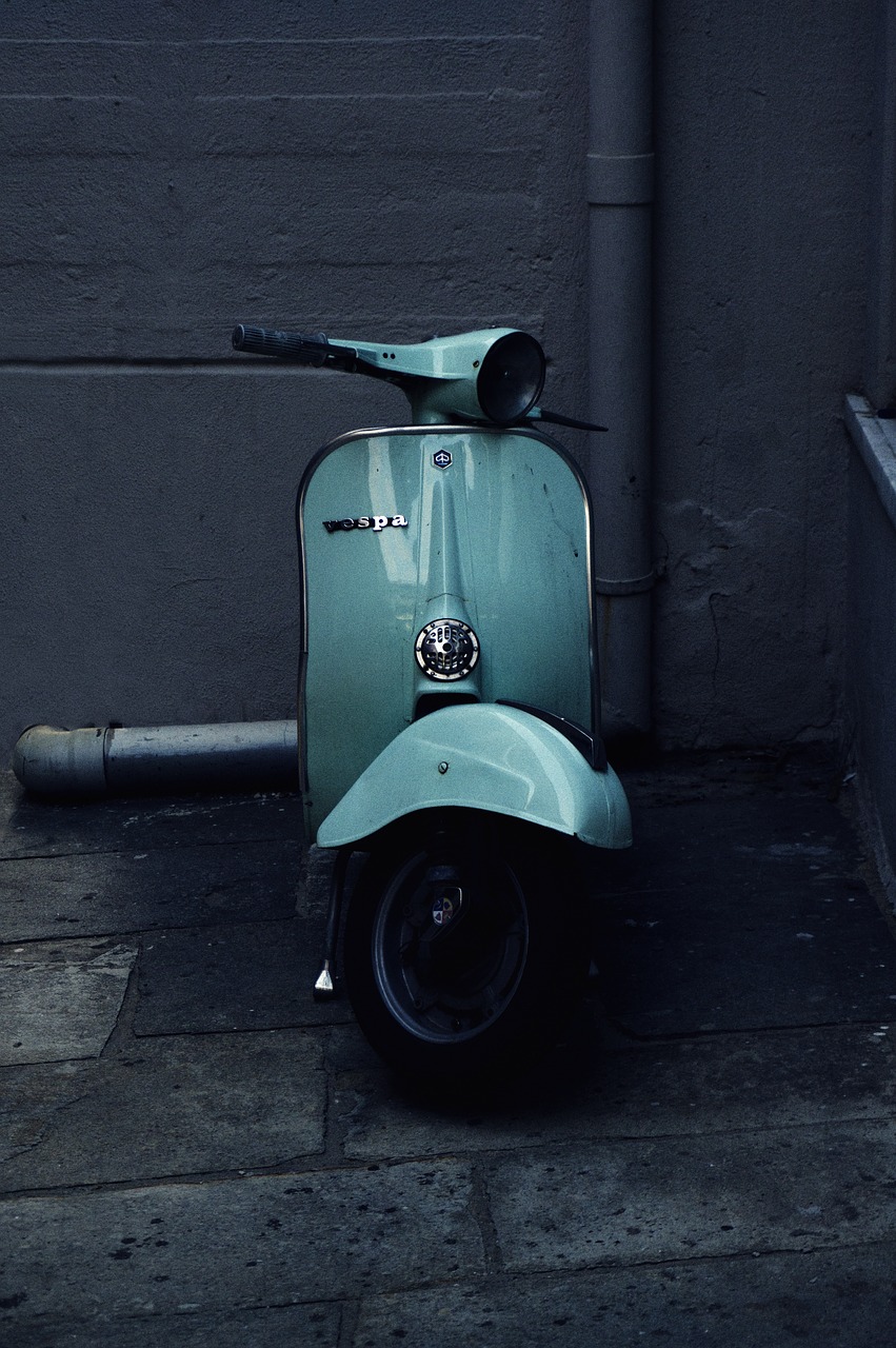 vespa  bike  cult free photo