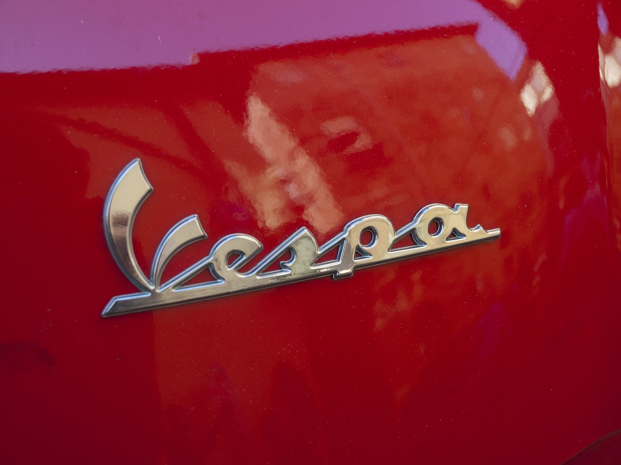 vespa  red  lettering free photo