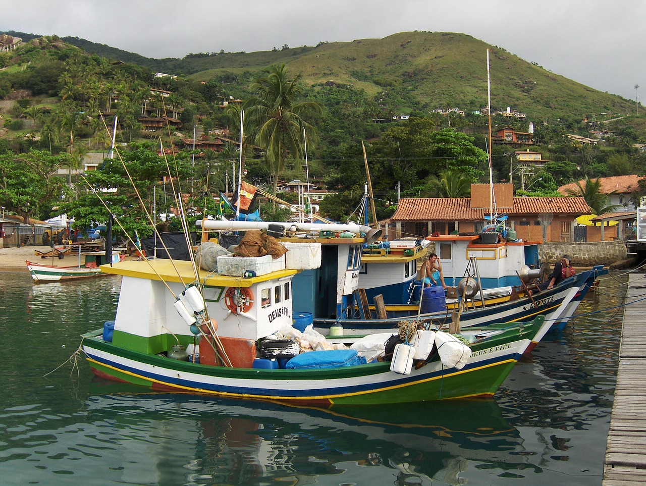 vessel ilhabela fishing boat free photo