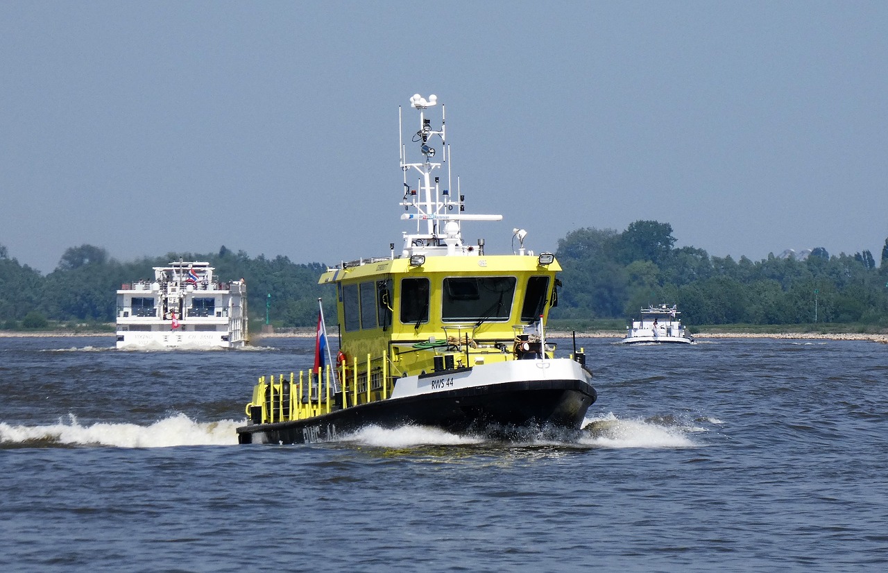 vessel  waterway  shipping free photo