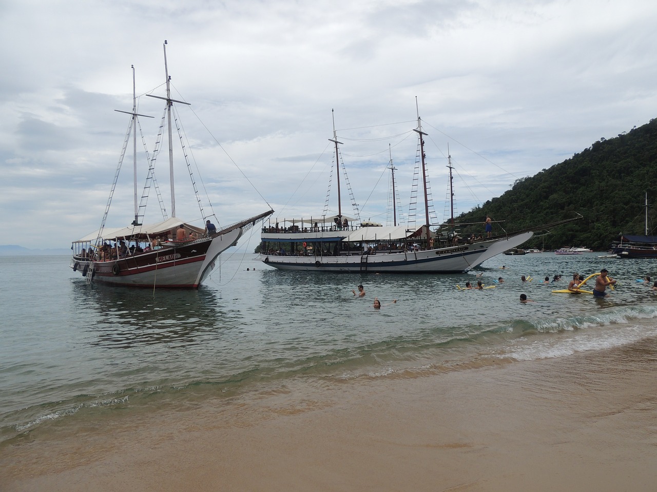 vessels schooners beach free photo