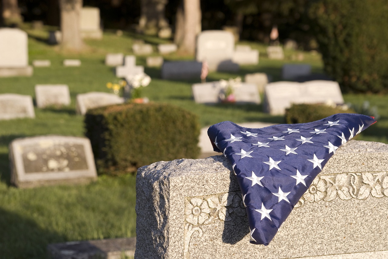 veteran cemetery flag free photo