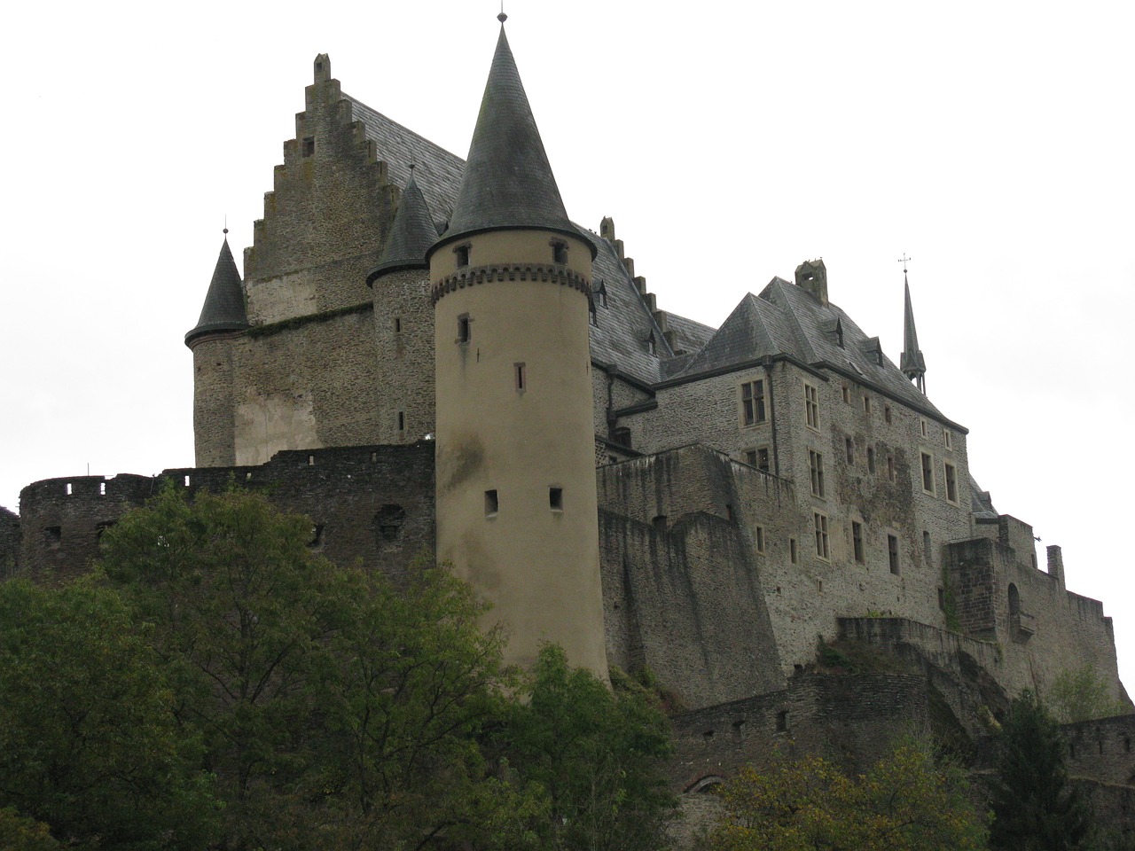 vianden castle luxembourg free photo