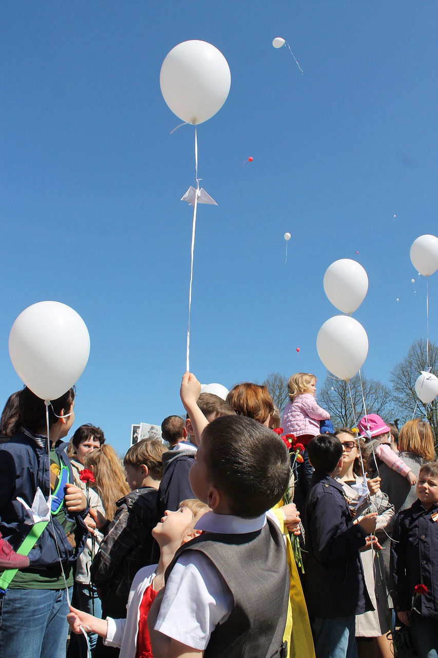 victory day balls cranes free photo