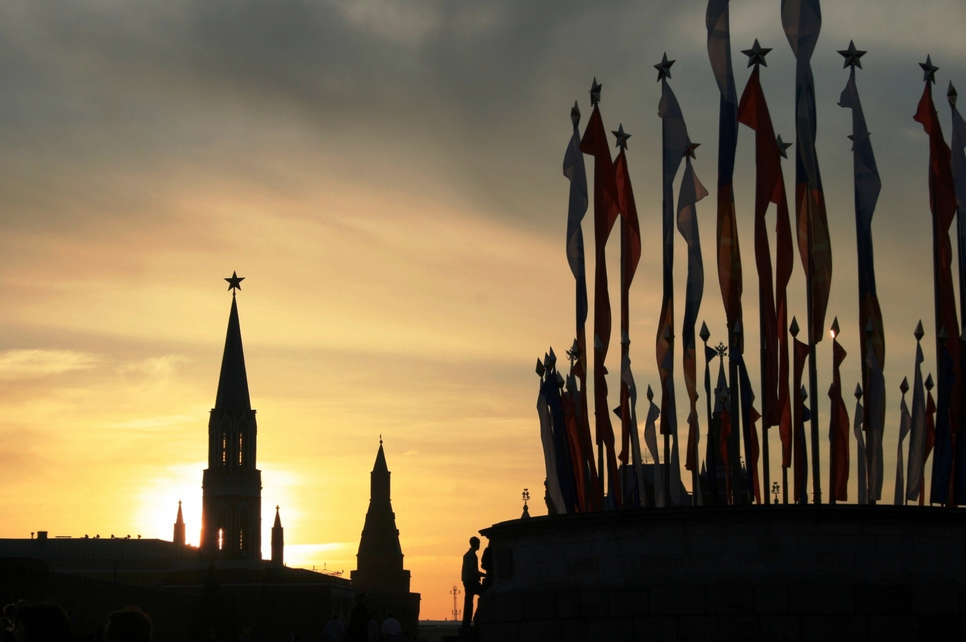 red square sunset flags free photo