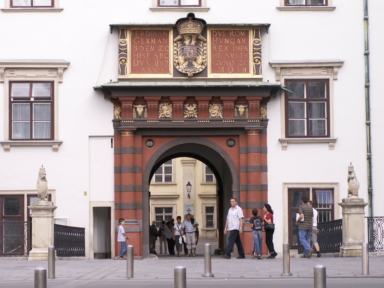 vienna hofburg imperial palace swiss gate free photo