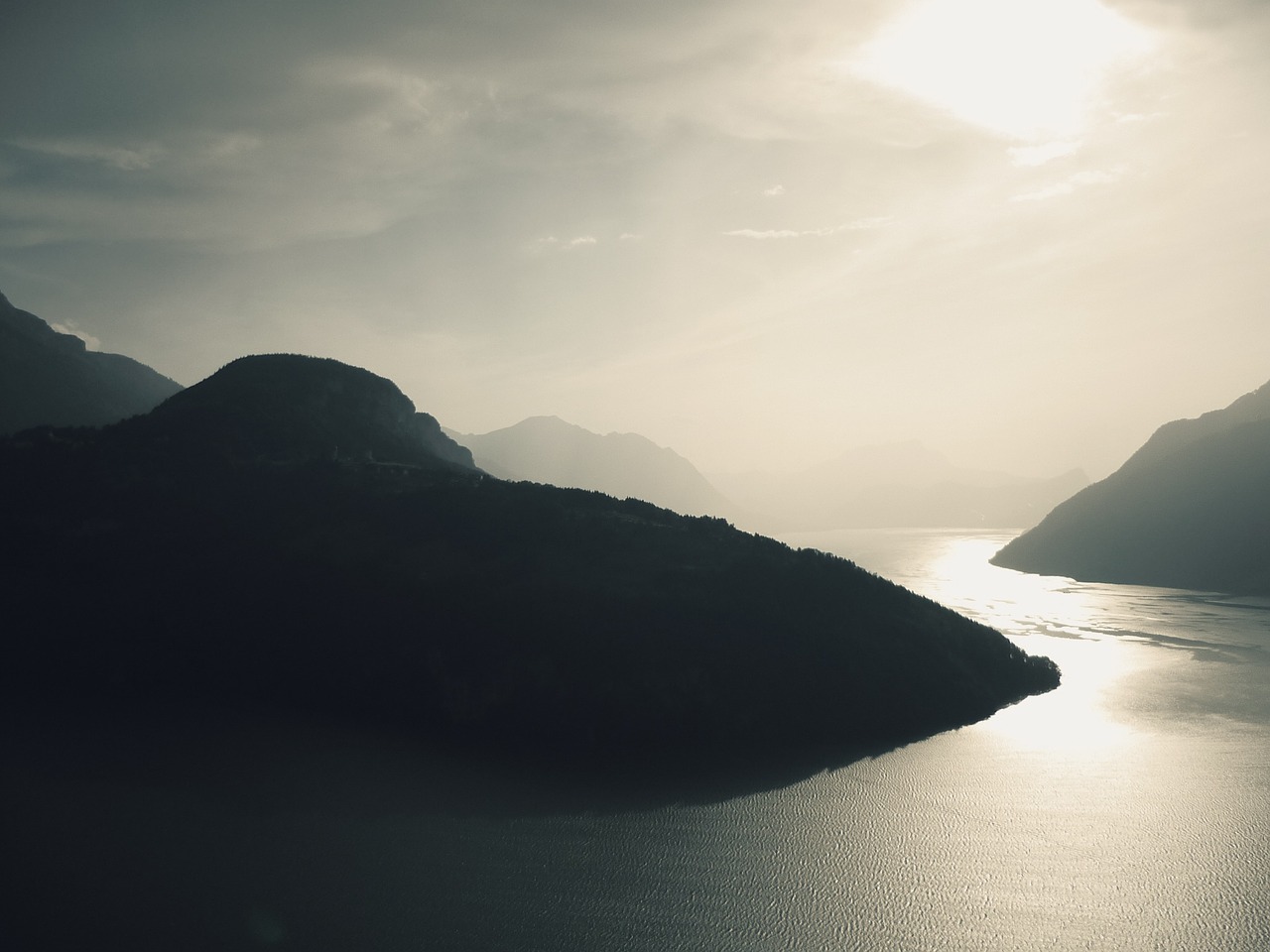 vierwaldstettersee lake mountains free photo