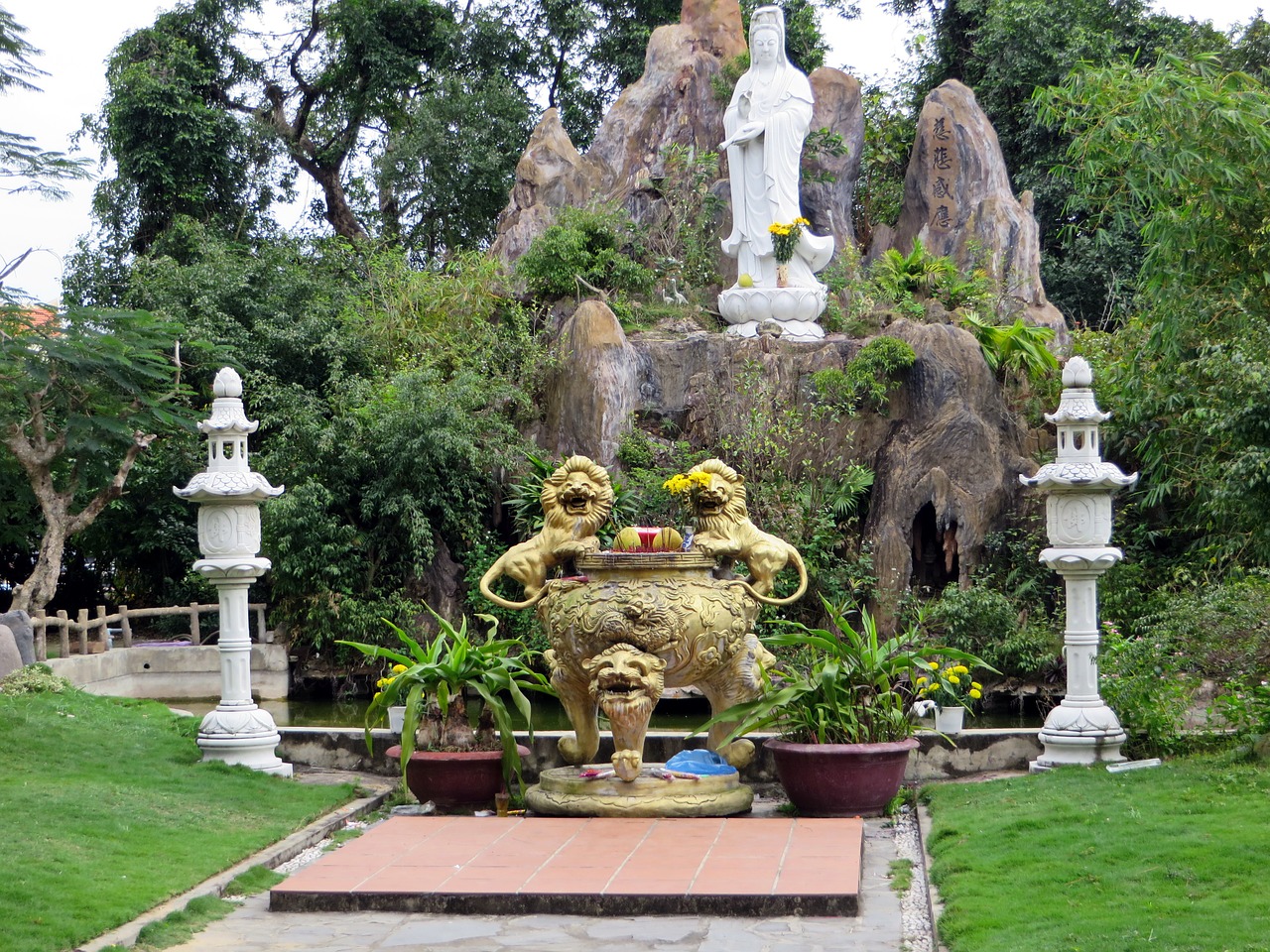 viet nam temple gods free photo