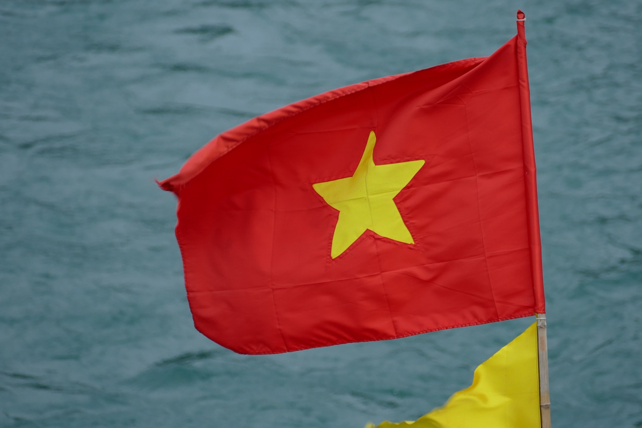 vietnam halong flag free photo