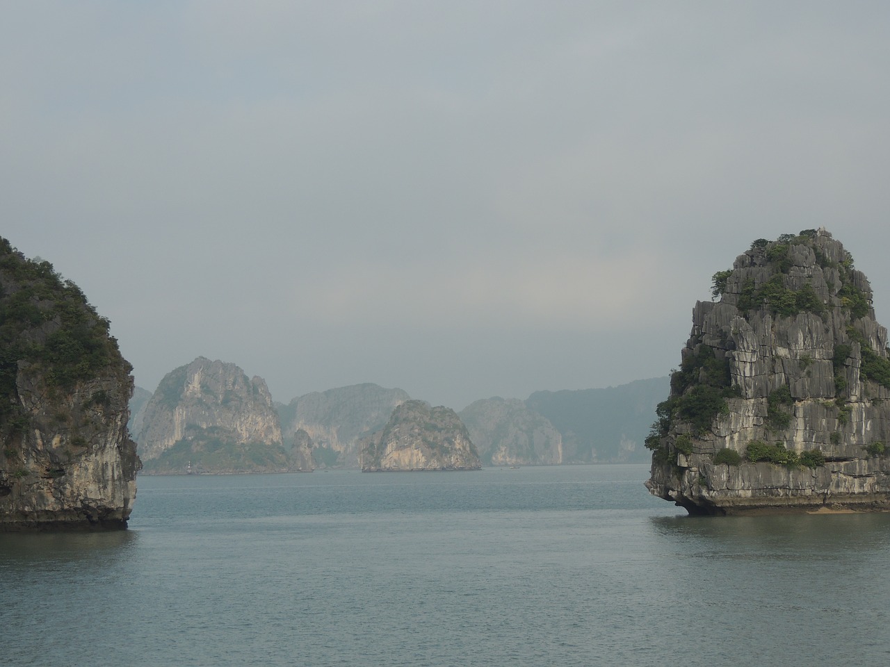 vietnam halong bay scenic free photo