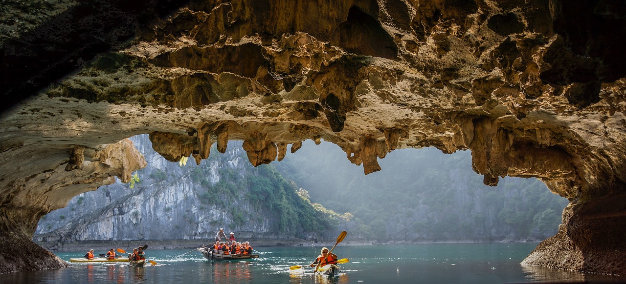 vietnam  bat cave  kayak free photo