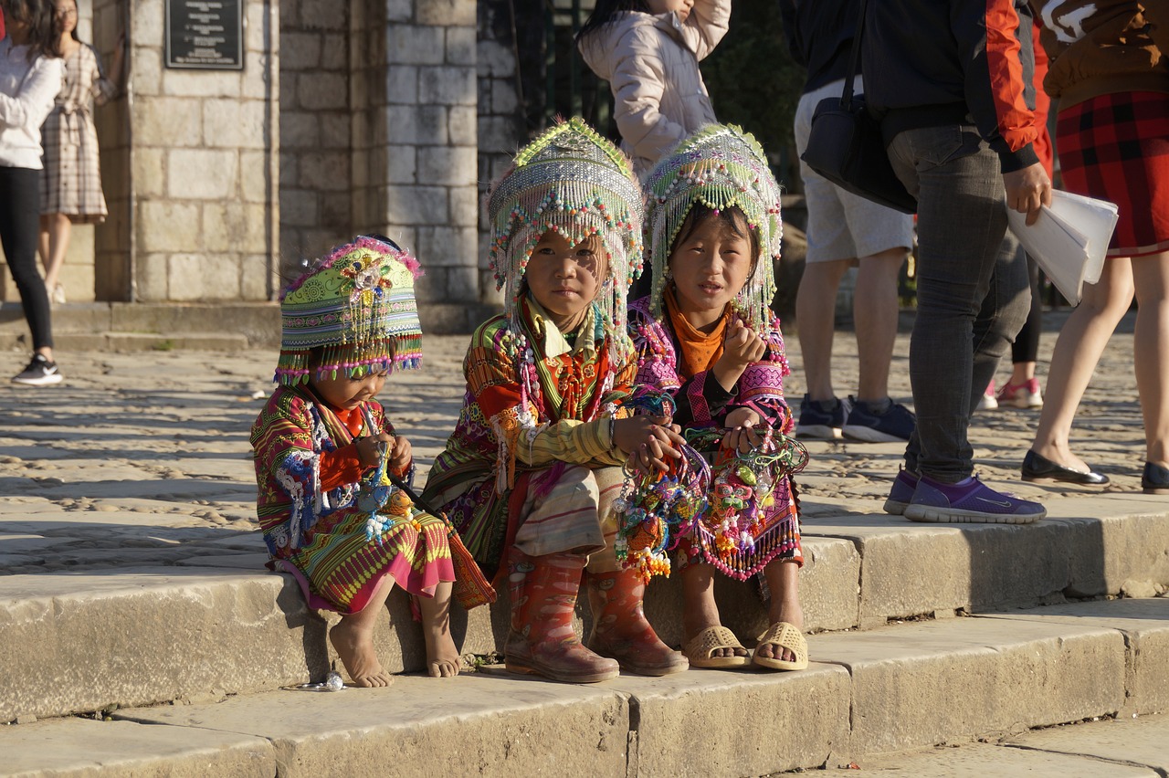 vietnam  mountain peoples  costumes free photo