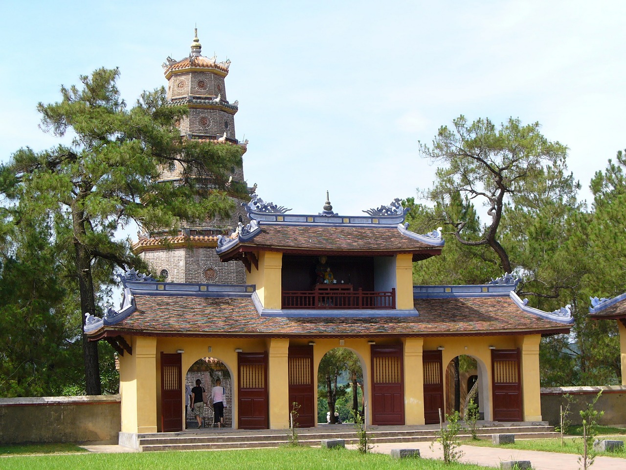 vietnam pagoda building free photo