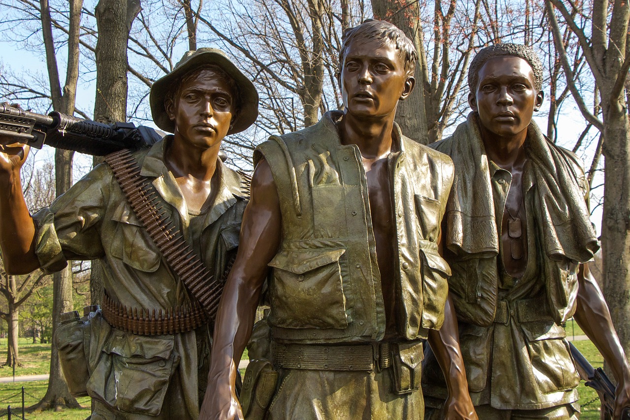 vietnam memorial soldiers bronze free photo