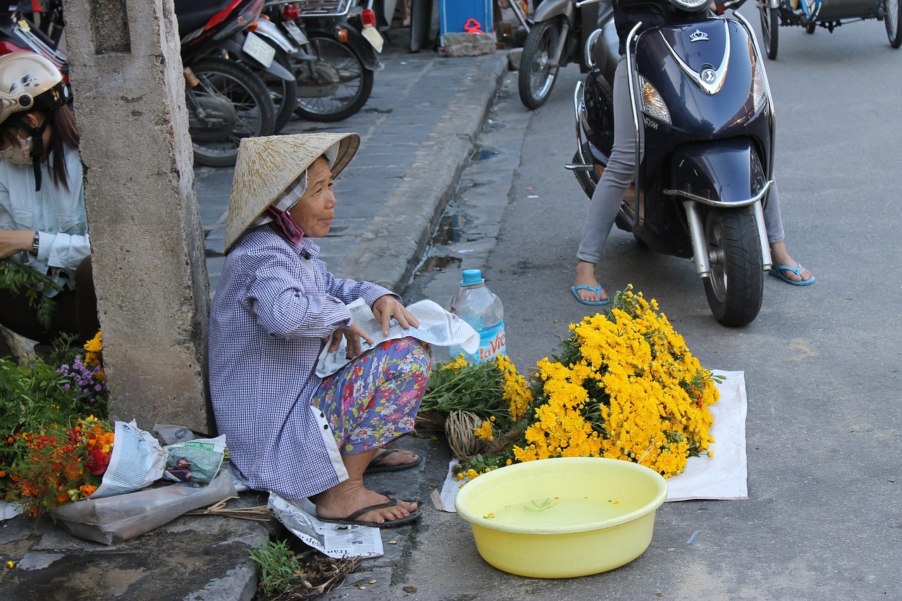 vietnam street vendors hoi an street vendor vietnam farmer free photo