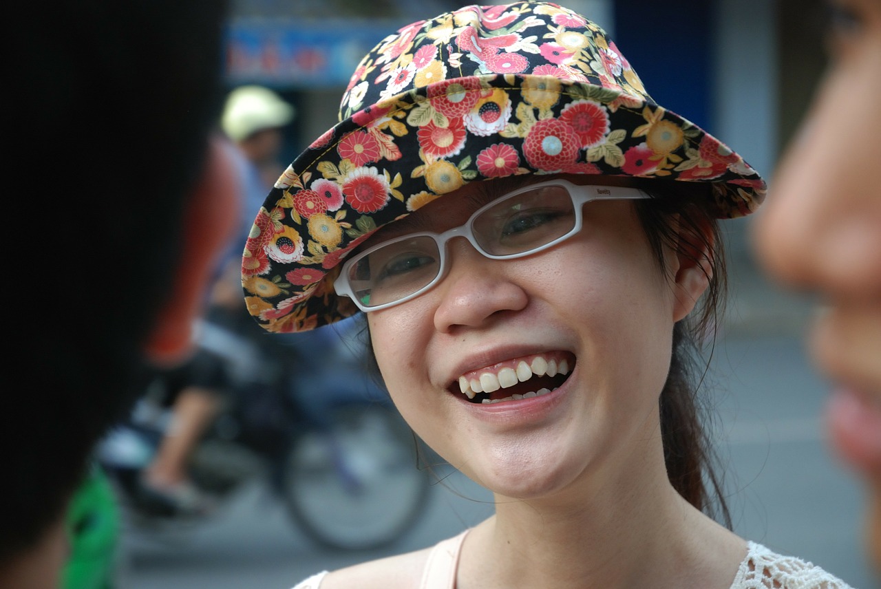 vietnamese saigonese smile free photo