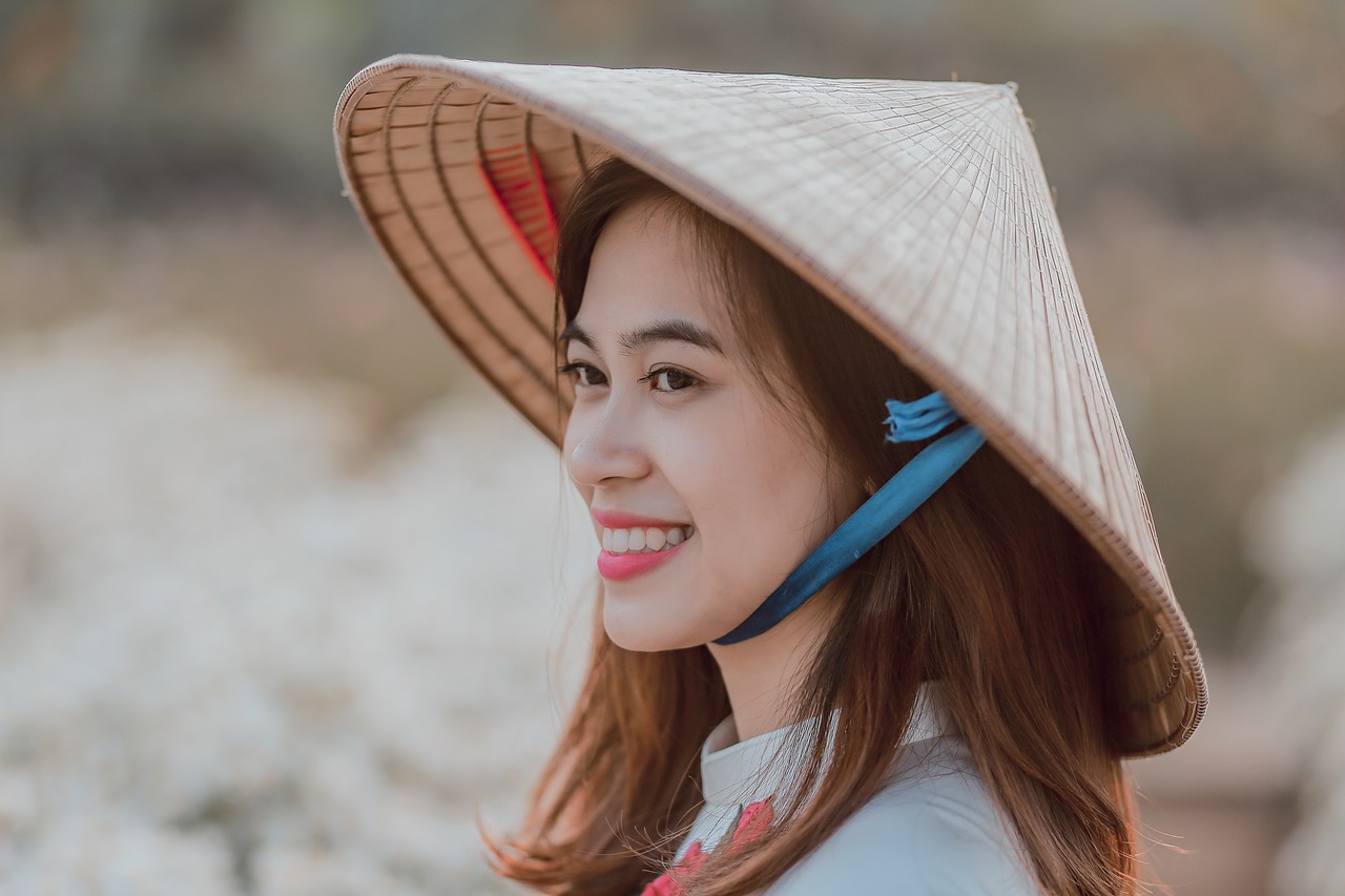 vietnamese girl conical hat free photo