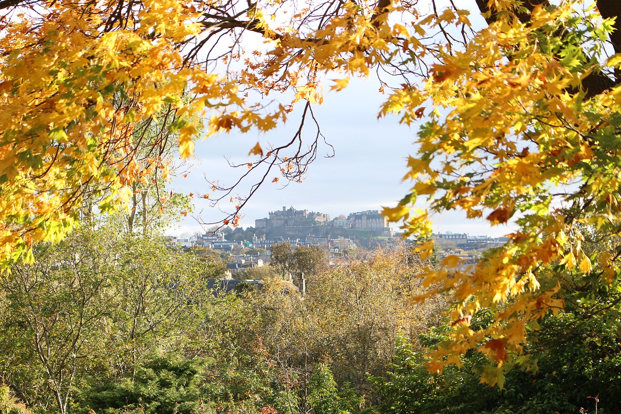 view on castle  edinburgh  scotland free photo