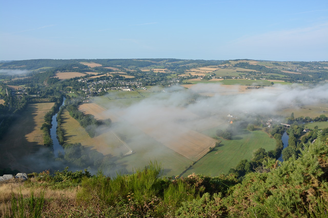 view panoramiique  mist  hazy landscape free photo