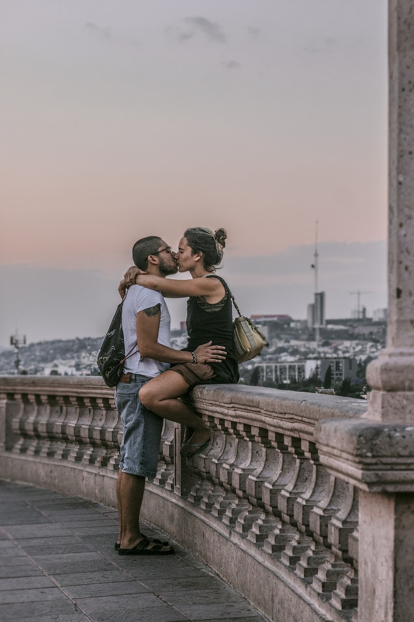 viewpoint  couple  kiss free photo