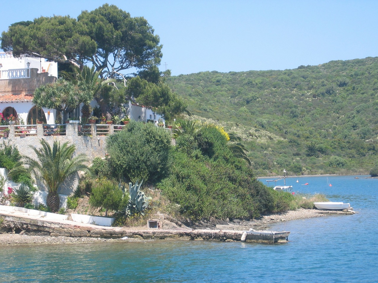 villa sea coast free photo