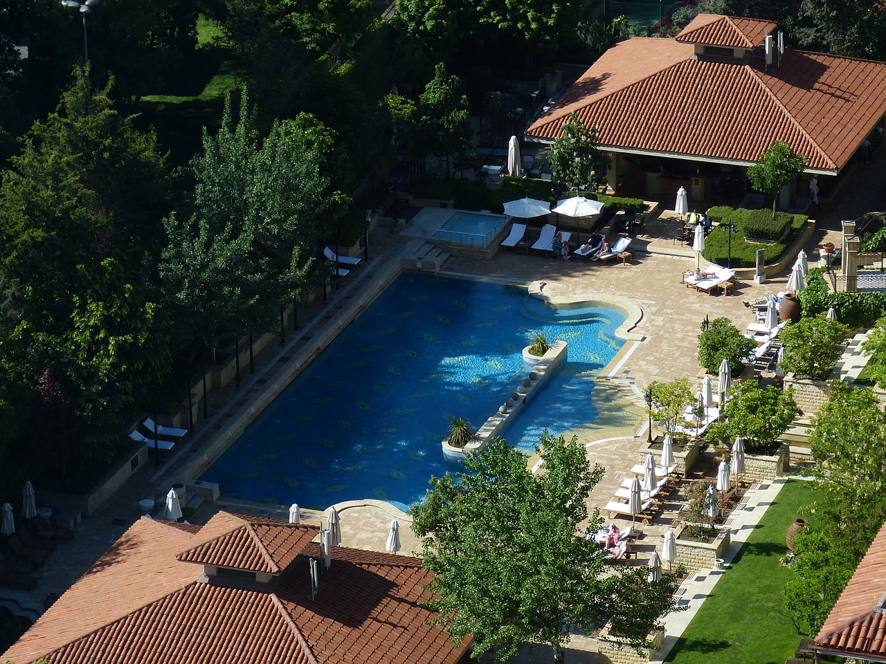 villa swimming pool pool free photo