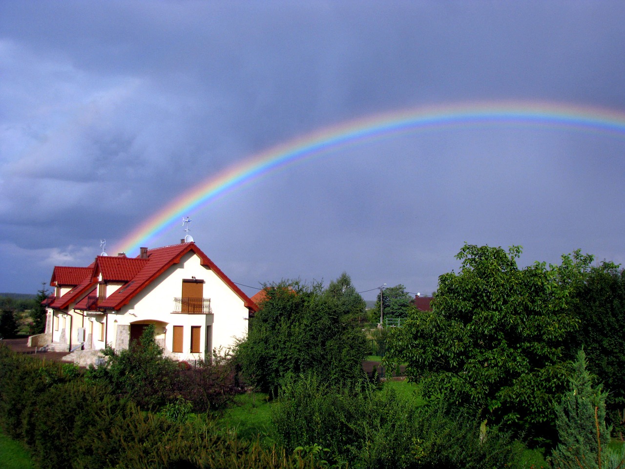 village screen house free photo